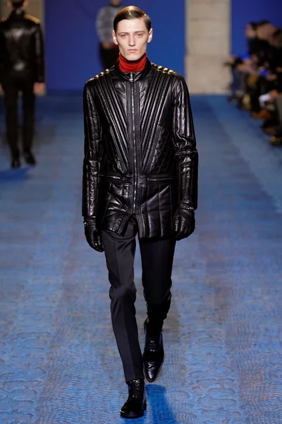 Look 15